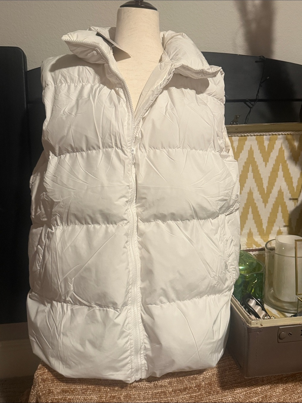 New White Puffer Vest - Sleeveless Quilted Jacket